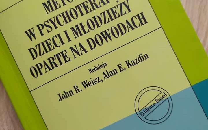 Recenzja książki „Metody w psychoterapii dzieci i młodzieży oparte na dowodach”